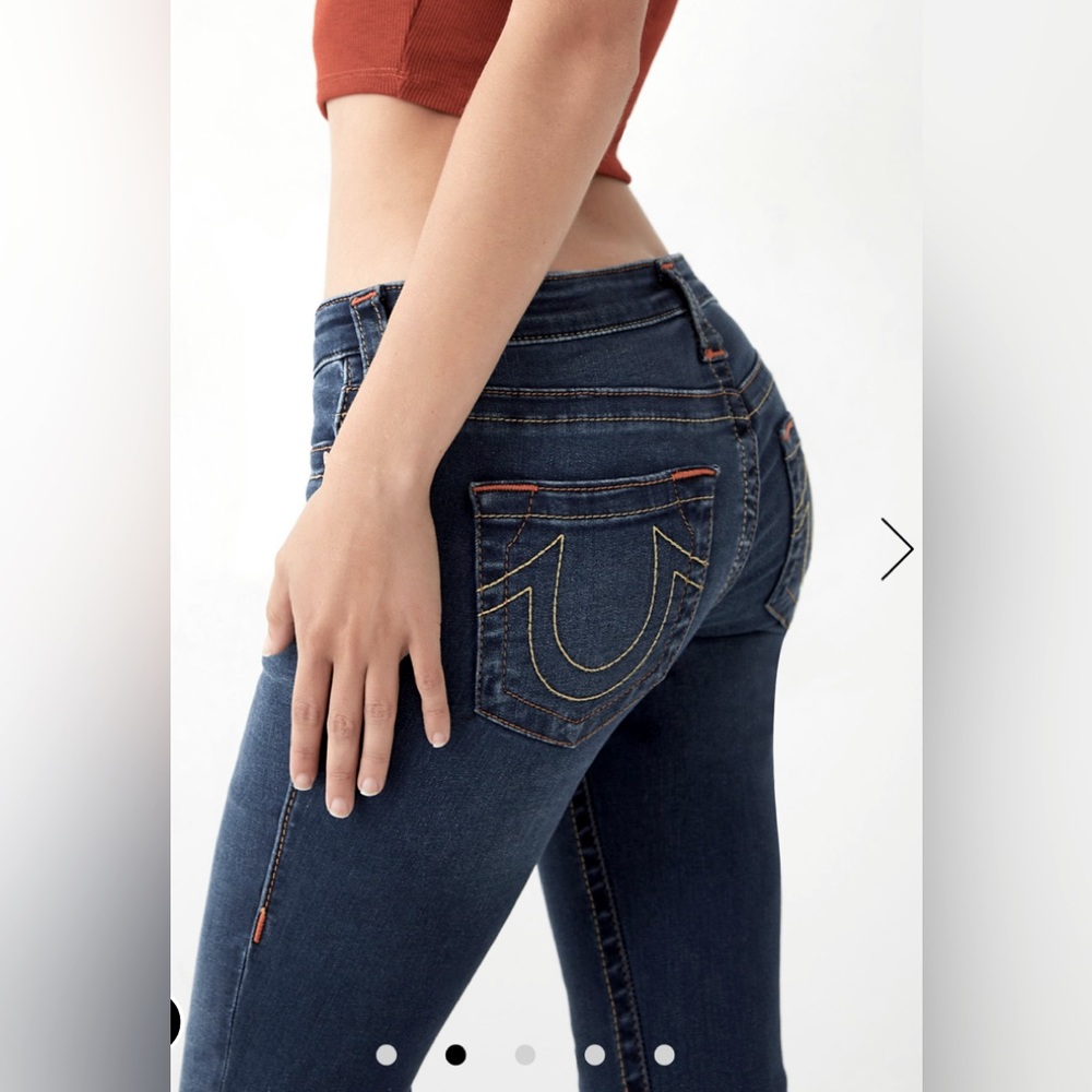 TRUE RELIGION #10592
VINTAGE SKINNY JEAN
DARK RINSE BLUE 
SIZE (26) DENIM